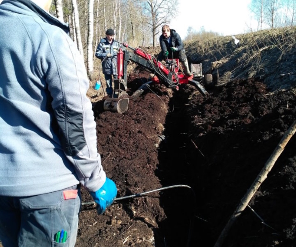 Прокладка кабеля в траншее